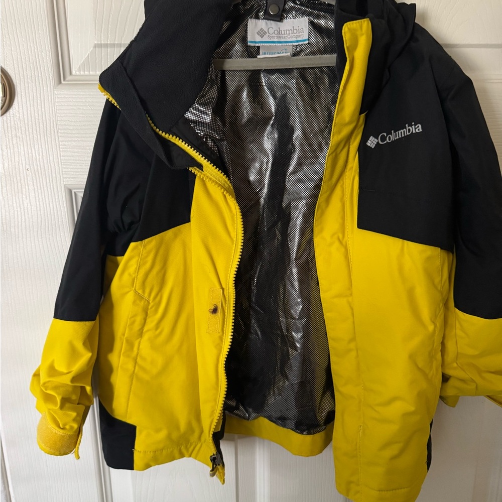 Columbia Yellow and Black Raincoat Waterproof Outdoor Essential